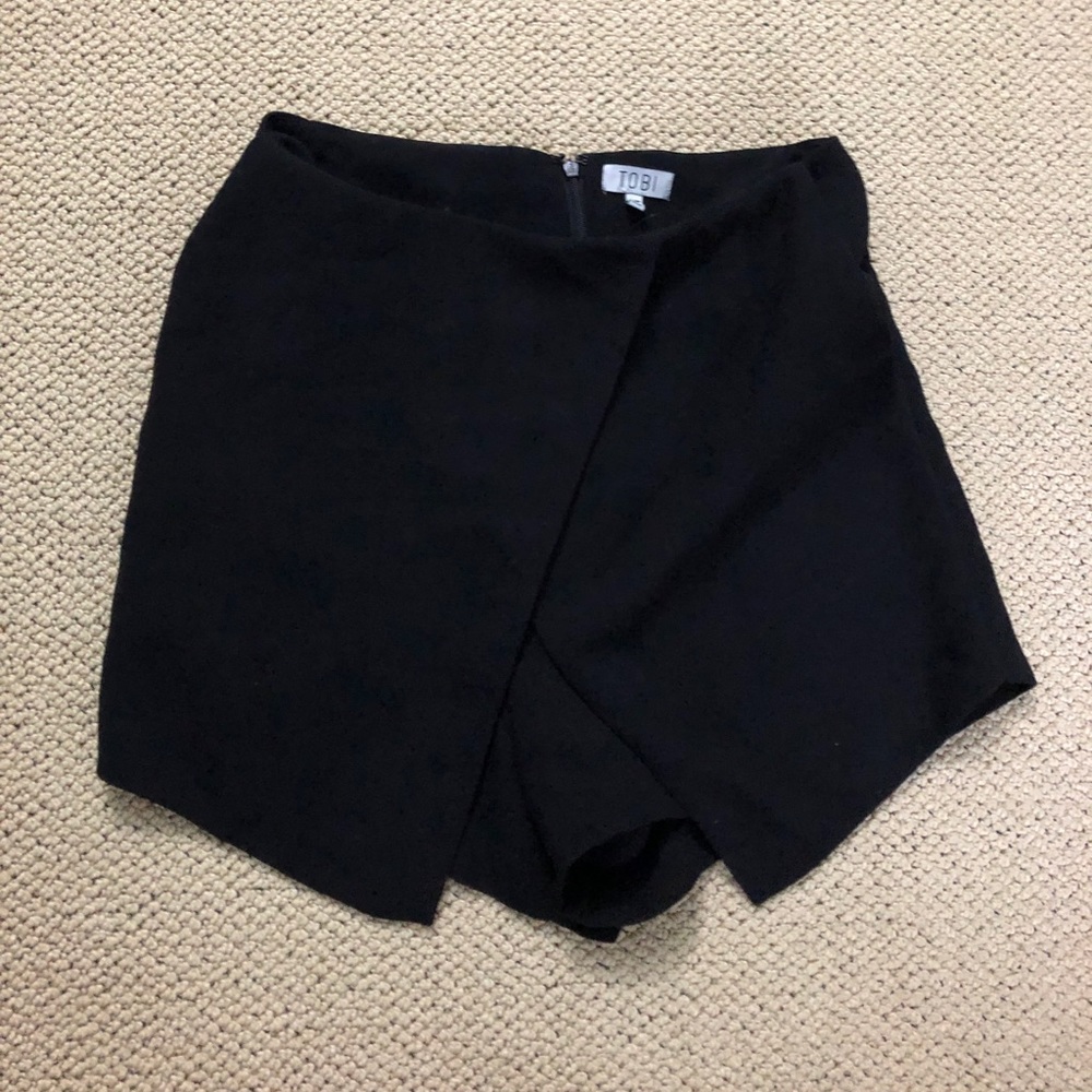 Black envelope skort